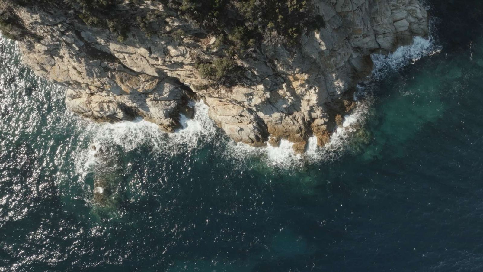 Scogliera dell'Isola d'Elba vista dall'alto