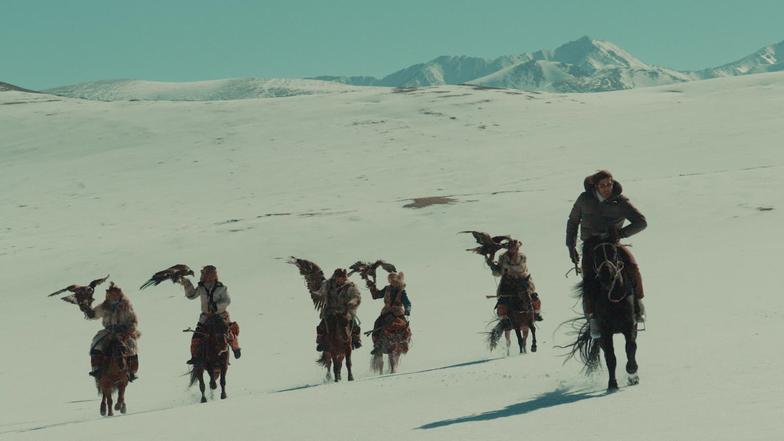 Immagini dal trailer di Fashional Geographic: Islanda, Galápagos, Mongolia